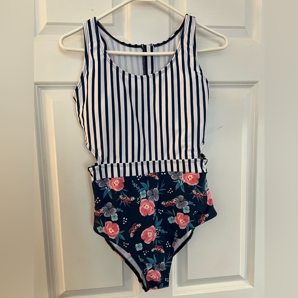 NEW Cupshe Floral and Striped One Piece Swimsuit, NEVER WORN